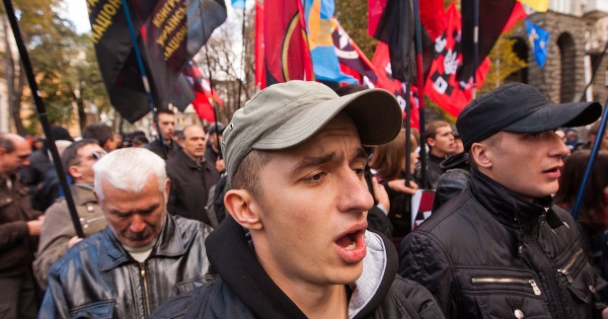 Більше сотні людей виступили за встановлення пам&rsquo;ятника гетьману Мазепі на площі Слави в Києві.