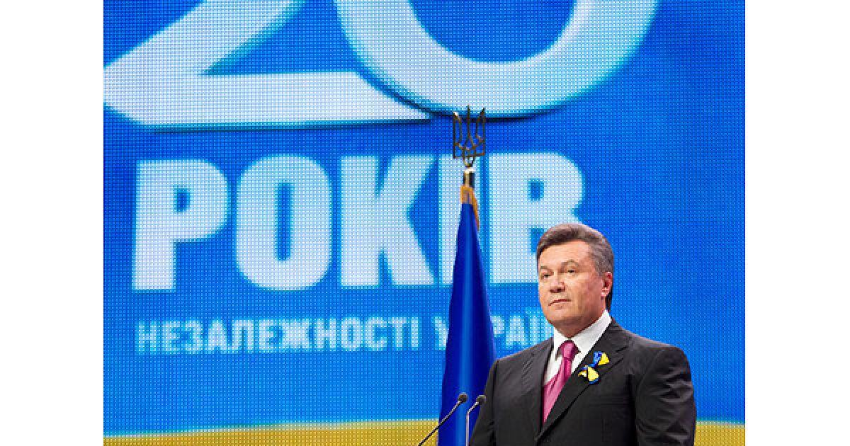 У Києві президент Віктор Янукович взяв участь в урочистій церемонії підняття Державного Прапора України.