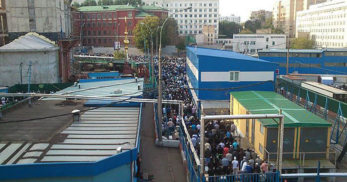 На свято Ураза-Байрам в Москві зібрались більше 50 тисяч мусульман / © Эхо Москвы