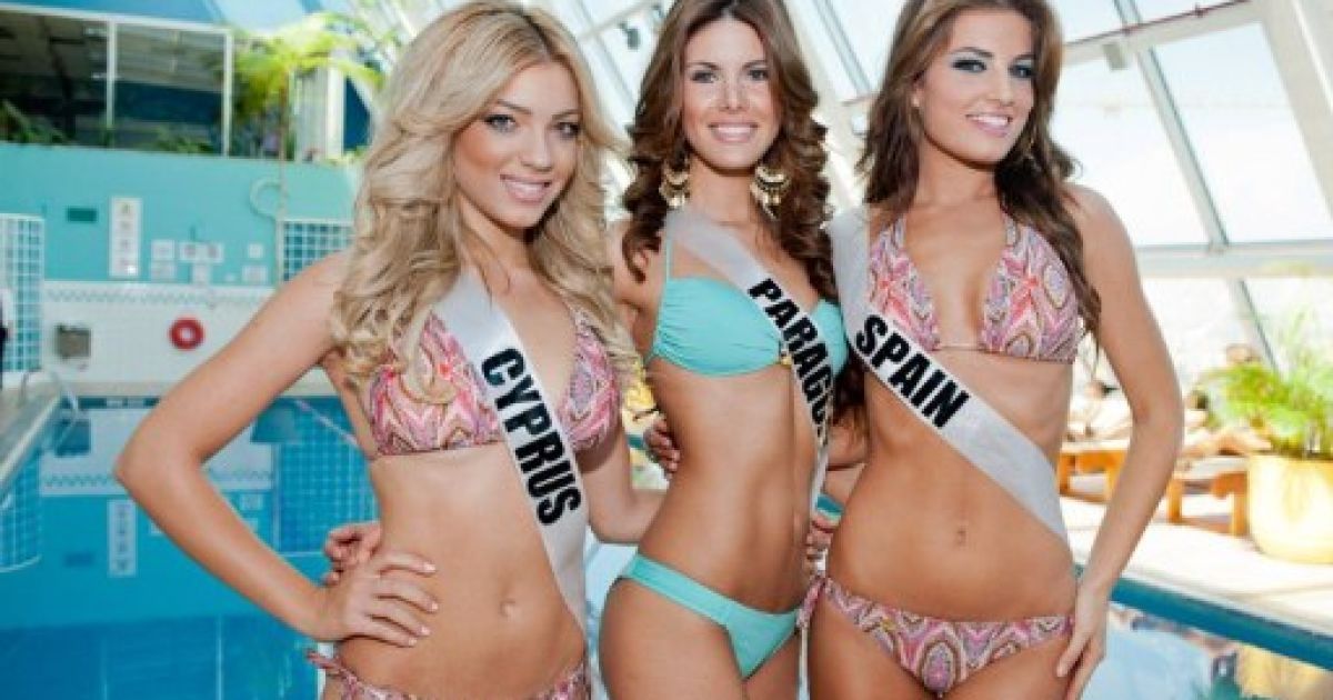 Учасниці конкурсу "Міс Всесвіт" провели у Сан-Пауло фотосесію у купальниках. / © AFP