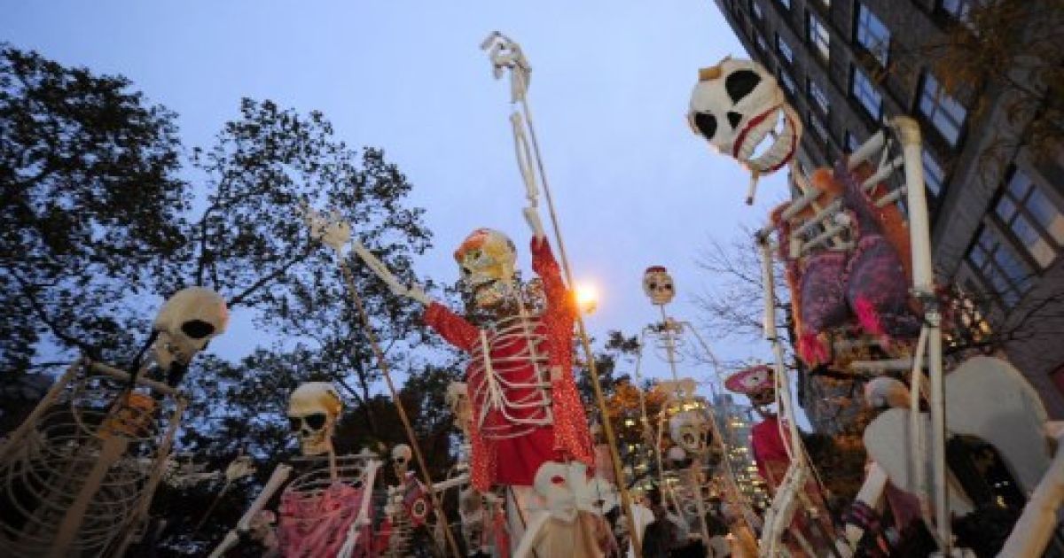 В Нью-Йорку провели наймасовіший за всю історію міста Хелловін-парад. / © AFP