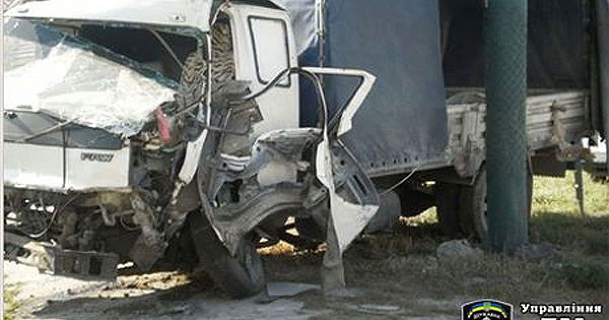 У Києві вантажівка, у якої відмовили гальма "влаштувала" масштабне ДТП за участю 9 машин.