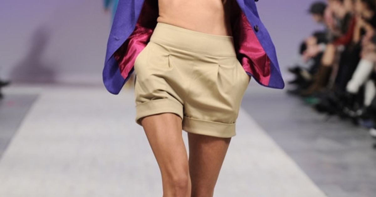 Надя Дзяк вивела на подіум оголену модел / © fashionweek.com.ua