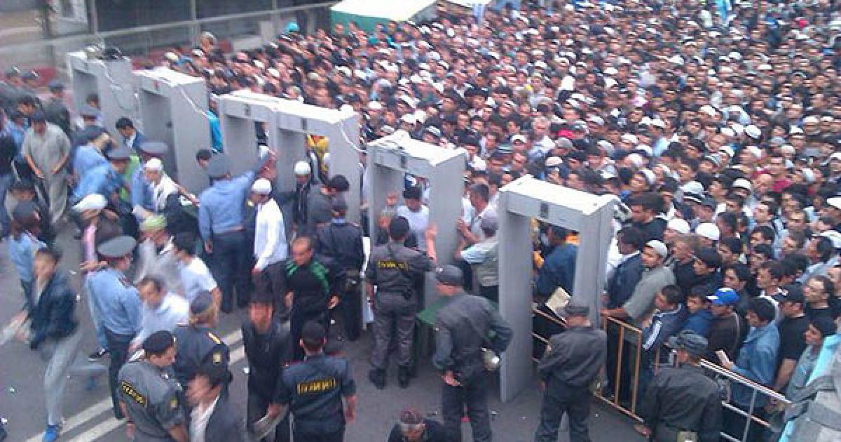 На свято Ураза-Байрам в Москві зібрались більше 50 тисяч мусульман / © Эхо Москвы