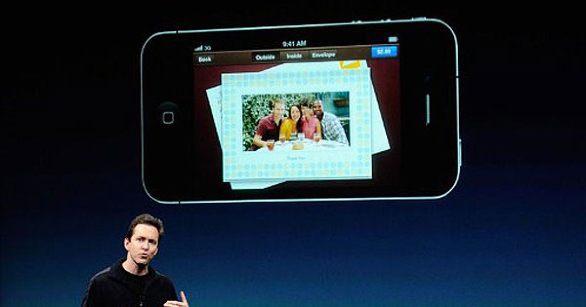 Компанія Apple на прес-конференції в Купертіно представила новий смартфон iPhone 4S / © AFP