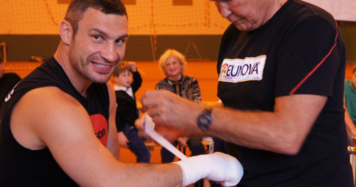 Чемпіон світу у надважкій вазі за версією WBC Віталій Кличко почав фінальну стадію підготовки до бою з Томашем Адамеком. / © Klitschko / Facebook