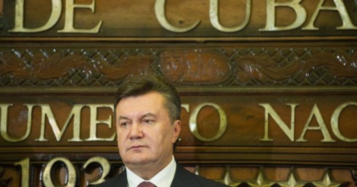 У Гавані літак президента зустріли заступник міністра закордонних справ Куби Дагоберто Родрігес, посол України Тетяна Саєнко, працівники МЗС Куби. / © AFP