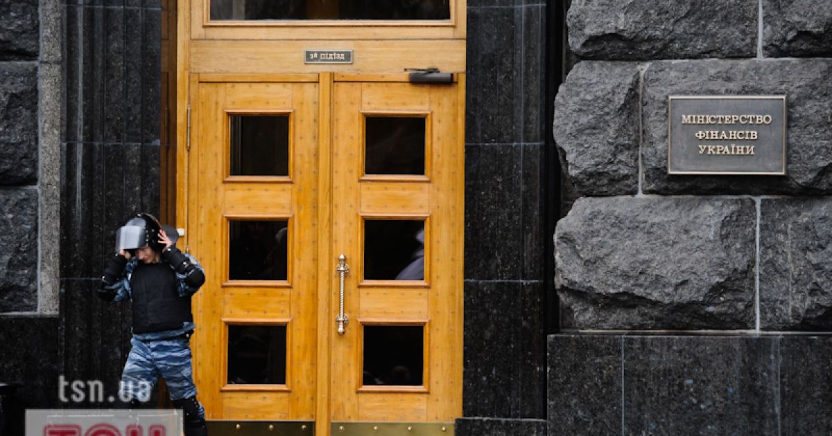 Близько 700 представників чорнобильських організацій провели акцію протесту під стінами Кабміну.