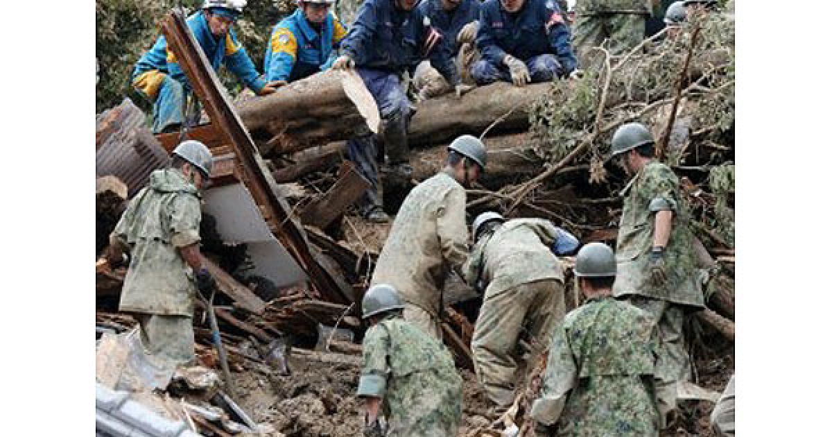 Тайфун "Талас" обрушився на південь Японії, десятки людей загинули і зникли безвісти / © AFP