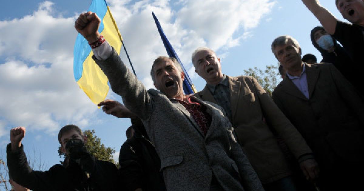 В Умані міліція жорстоко розігнала мітинг ВО "Свободи", раніше заборонений судом, більше 50 активістів були затримані. / © Украинское Фото