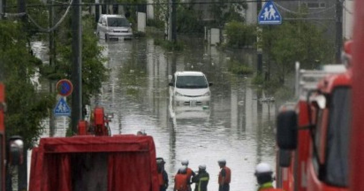 Понад 400 тисяч людей були евакуйовані в японській префектурі Айті, на яку насувається потужний тайфун Роке. / © AFP