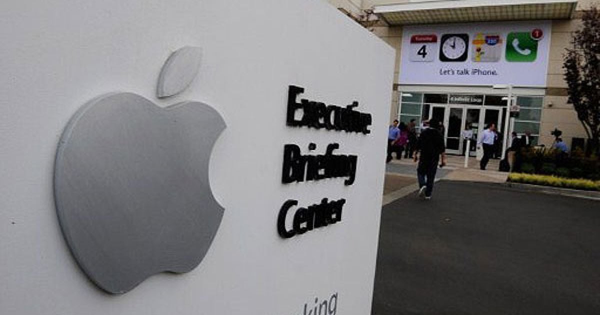 Компанія Apple на прес-конференції в Купертіно представила новий смартфон iPhone 4S / © AFP