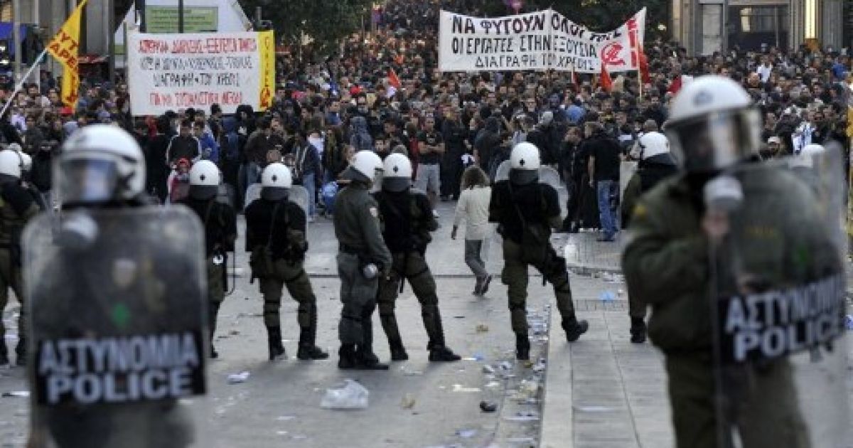 В Афінах сплахнули сутички між владою і мітингувальниками / © AFP