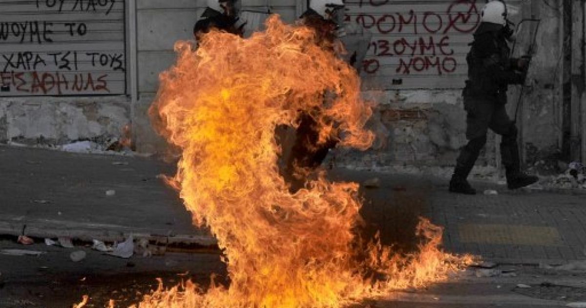 В Афінах сплахнули сутички між владою і мітингувальниками / © AFP