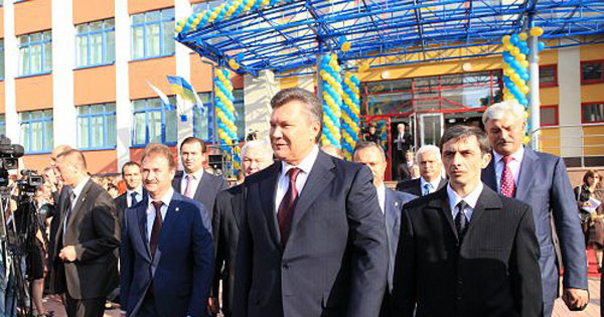 1 вересня президент України Віктор Янукович взяв участь у відкритті новозбудованої Київської інженерної гімназії. / © УНІАН
