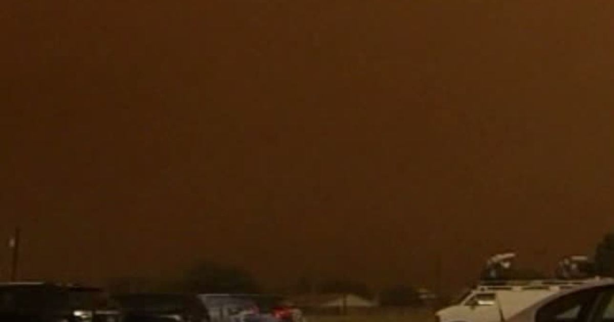 В Техасі піщана буря розкидала літаки в одному з аеропортів