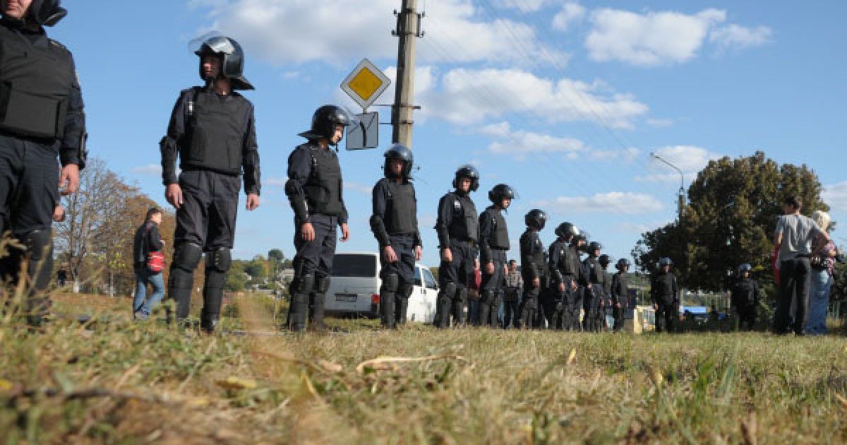 В Умані міліція жорстоко розігнала мітинг ВО "Свободи", раніше заборонений судом, більше 50 активістів були затримані. / © Украинское Фото