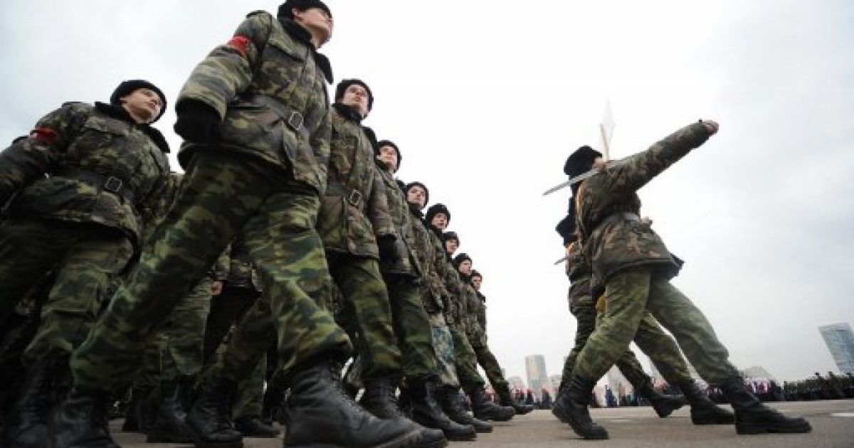 В Москві відбулась перша репетиція військового параду, який пройде 7 листопада на Красній площі. / © AFP