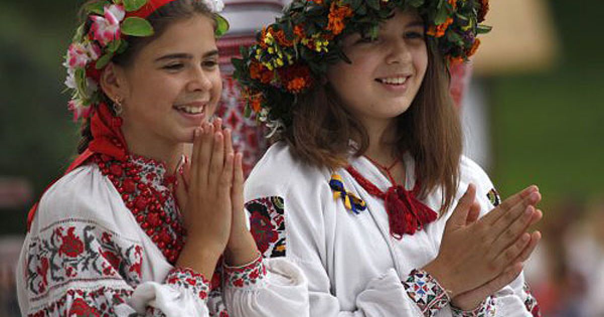 На Європейській площі в Києві з нагоди 20-річчя Незалежності України відбувся парад вишиванок. / © УНІАН
