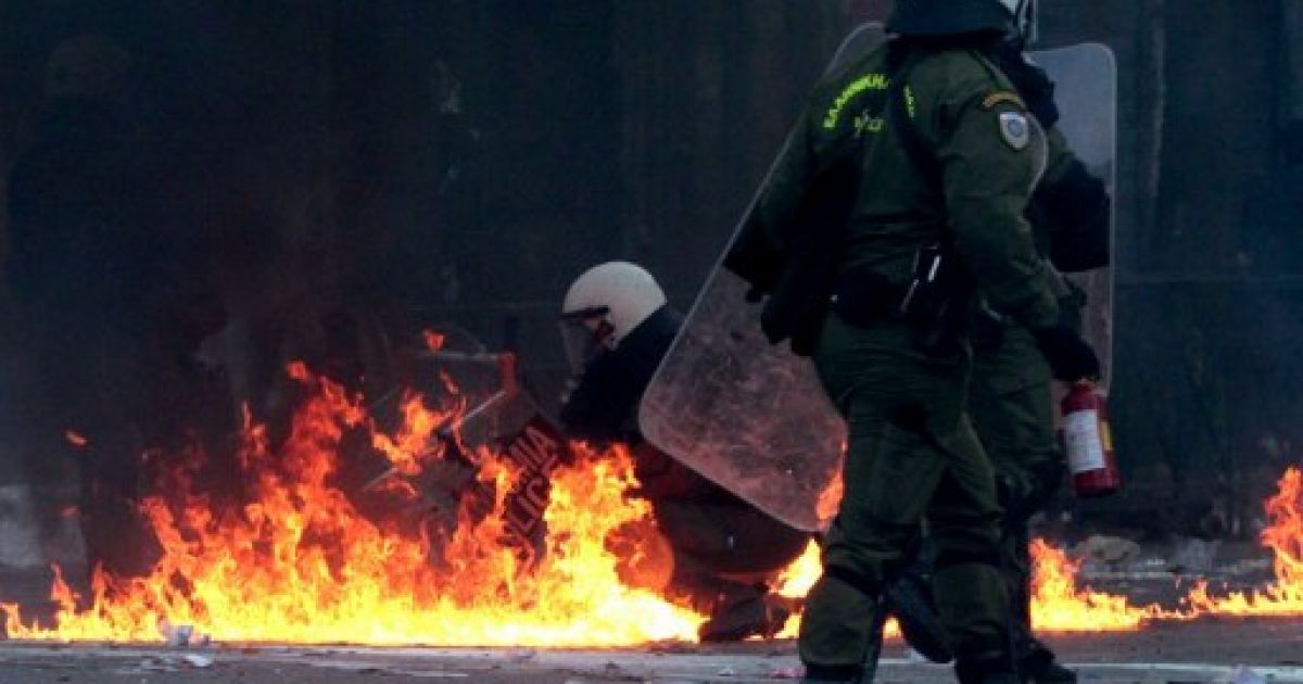 В Афінах сплахнули сутички між владою і мітингувальниками / © AFP