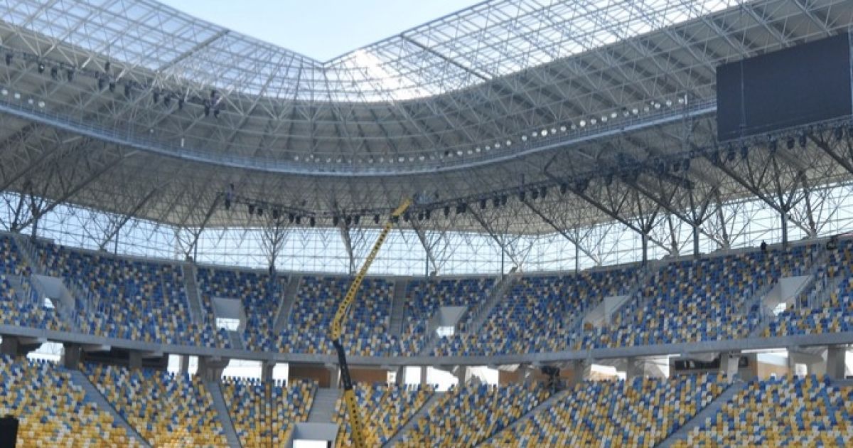 Президент проінспектував стадіон, запевнив що свято відбудеться і завершив свою робочу поїздку до Львова. / © ZAXID.NET