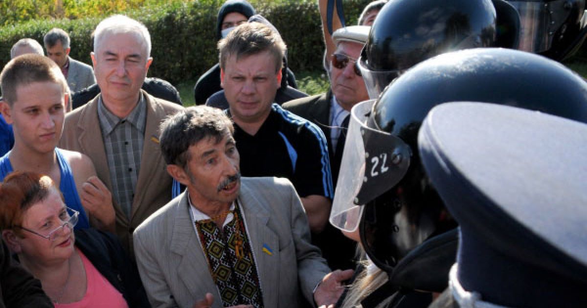 В Умані міліція жорстоко розігнала мітинг ВО "Свободи", раніше заборонений судом, більше 50 активістів були затримані. / © Украинское Фото