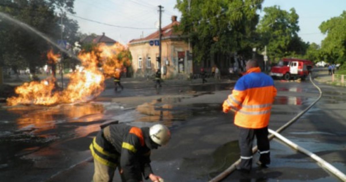 В результаті вибуху газу в Ужгороді, 3 людини постраждали, а місто залишилося без газопостачання.