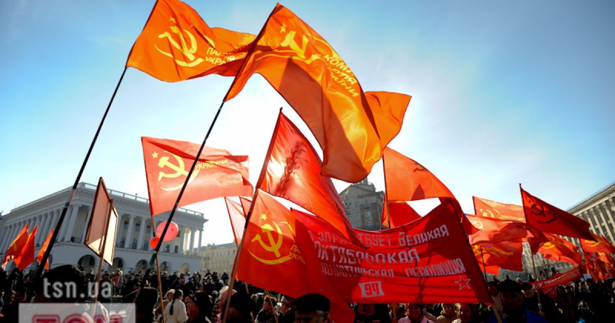 В Києві на святкуваннях з нагоди 94-ої річниці Жовтневої революції сталося кілька бійок між комуністами і "свободівцями".