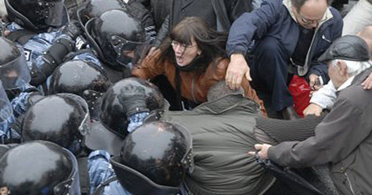 Сутички з "Беркутом" біля Печерського суду_11 / © УНІАН