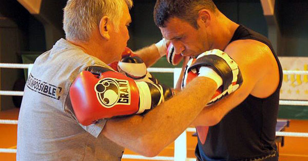 Чемпіон світу з боксу за версією WBC Віталій Кличко готується до бою з Томашом Адамеком, який відбудеться 10 вересня у Вроцлаві. / © Klitschko / Facebook
