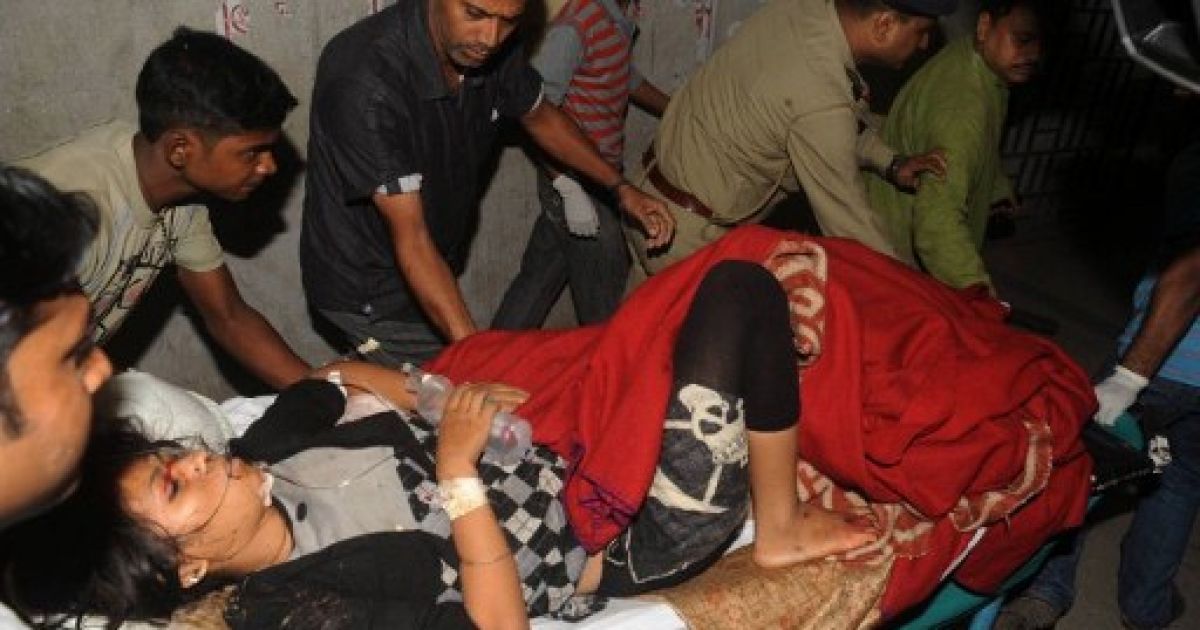 В результаті обвалення мосту під час політичного мітингу в Індії, щонайменше 34 людини загинули, більше 100 отримали поранення. / © AFP