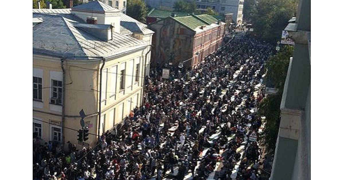 На свято Ураза-Байрам в Москві зібрались більше 50 тисяч мусульман / © Эхо Москвы