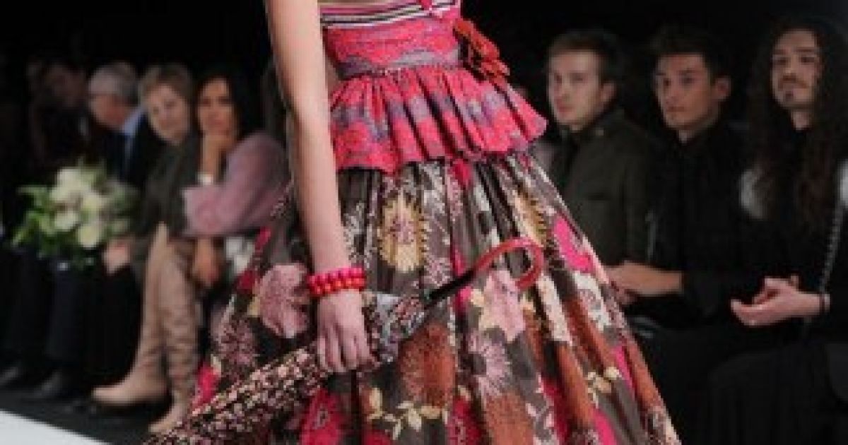 Ювілейний Mercedes-Benz Fashion Week Russia в Москві відкрив показ Слави Зайцева. / © AFP