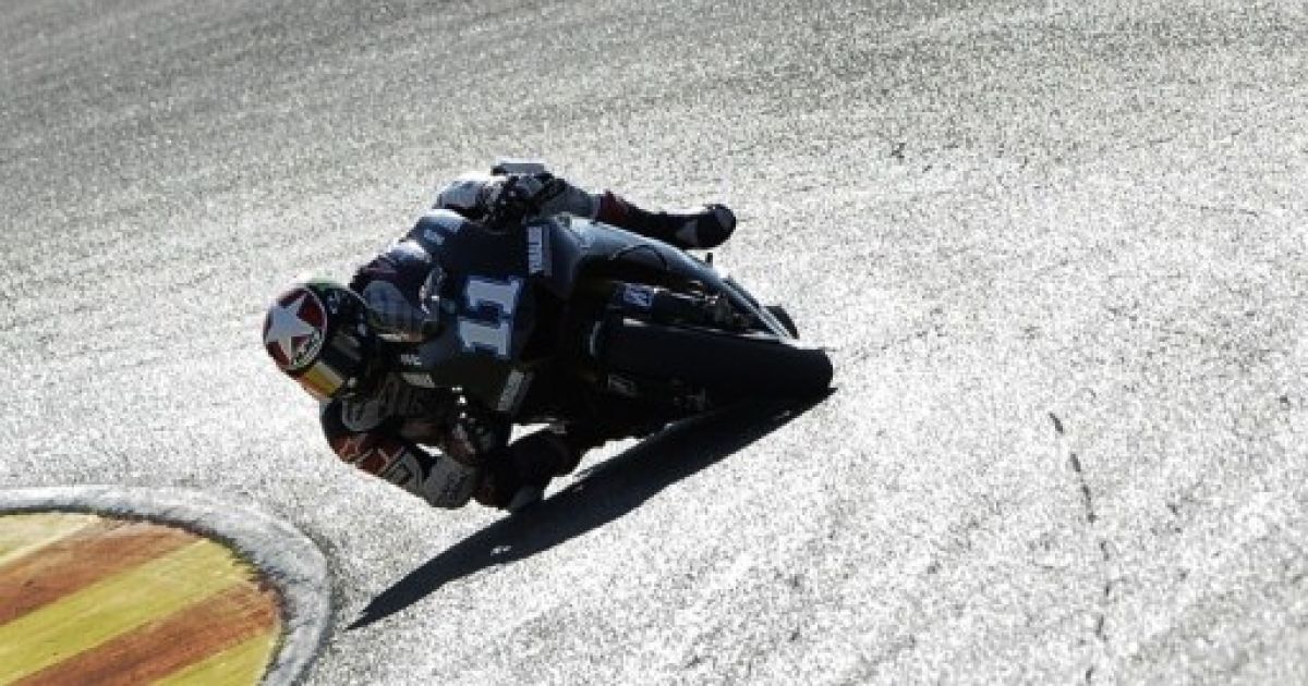 Іспанія, Сесте. Американський мотогонщик Yamaha Factory Racing Бен Спіс бере участь у тренуванні перед гонкою Moto GP на треку Рікардо Тормо. / © AFP