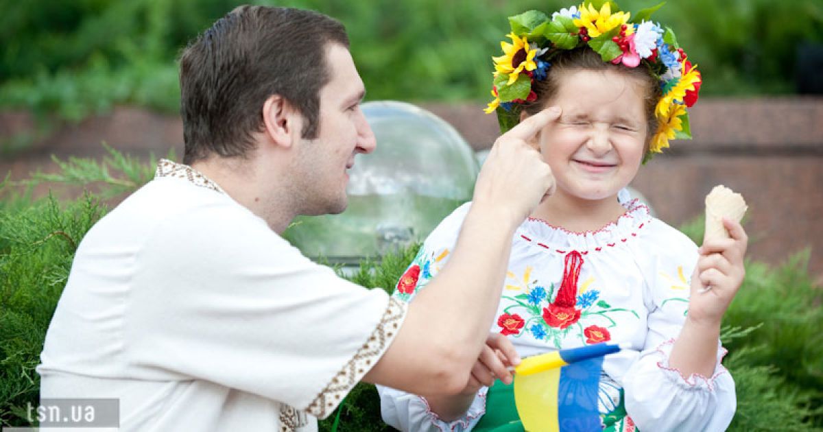 На Європейській площі в Києві з нагоди 20-річчя Незалежності України відбувся парад вишиванок.