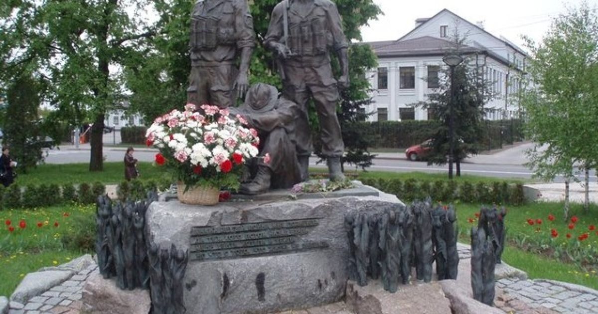 У Києві відновили зруйнований пам’ятник афганцям