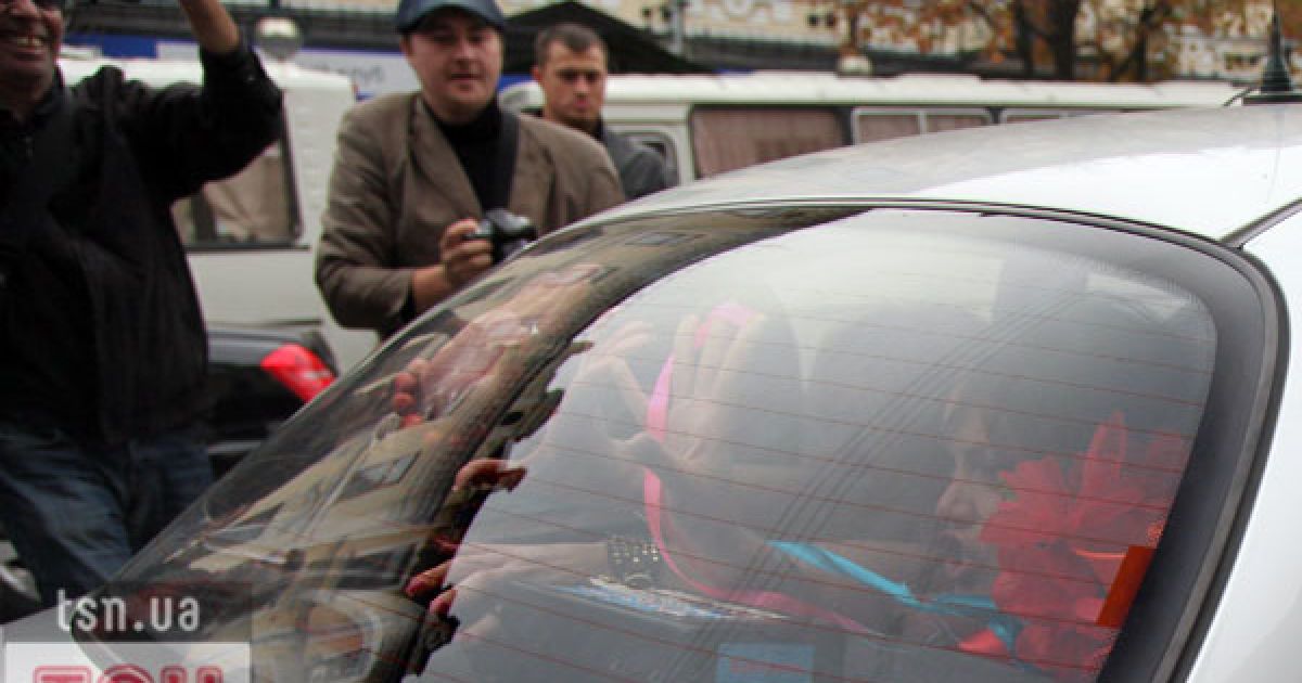 Топлес-акція FEMEN на ЦУМі "Ю и Я - одна уйня"_31