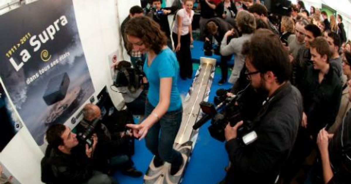 Французи розробили скейт, що лтіає завдяки квантовій левітації