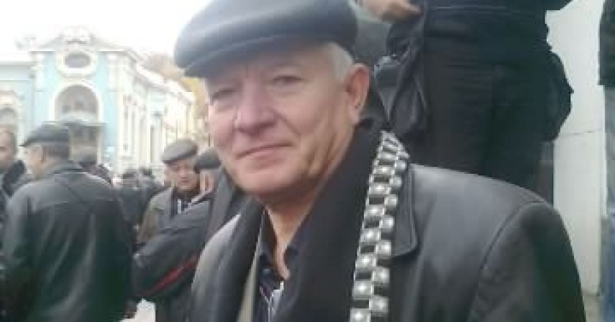 Шлапак Йосип Якович каже, що беркутівець вдарив його і зламав мобільний