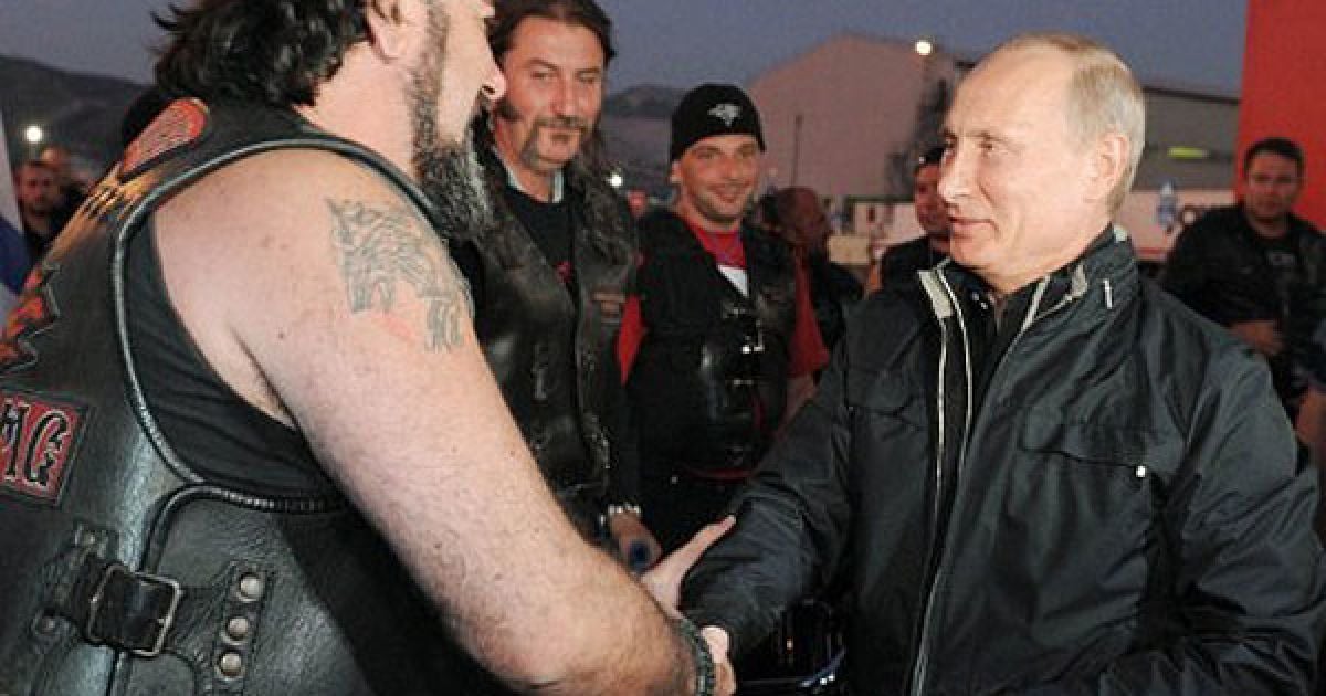Прем&rsquo;єр-міністр РФ Володимир Путін взяв участь у байк-шоу, яке організував в Новоросійську мотоклуб "Нічні вовки" з нагоди 68-ої річниці звільнення міста від фашистських загарбників. / © AFP