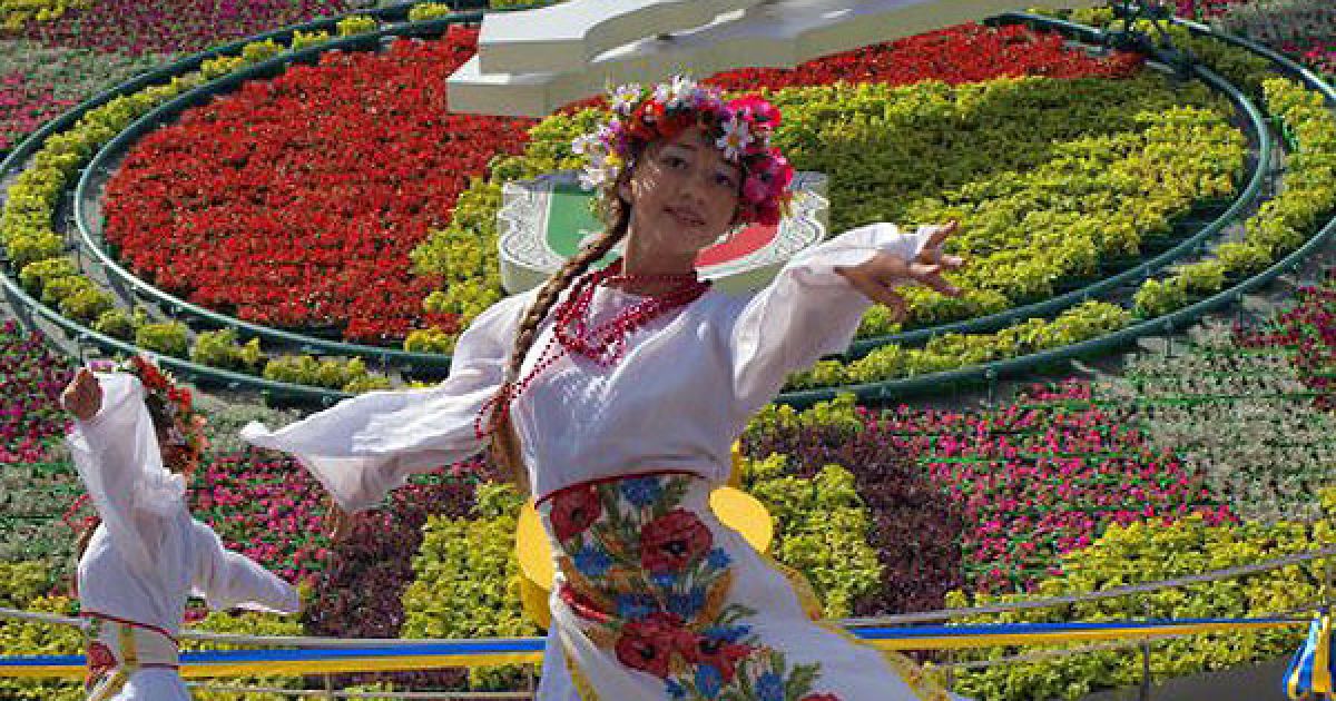 В Кривому Розі запустили найбільший у світі квітковий годинник діаметром 22 м. / © УНІАН