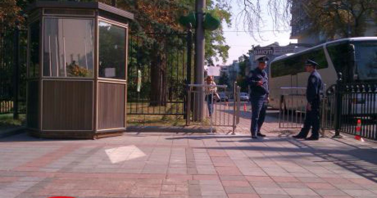 Після бійки між воїнами-афганцями та "Беркутом" під стінами Верховної ради під парламентом ліквідували місце для акцій протесту. / © Українська правда