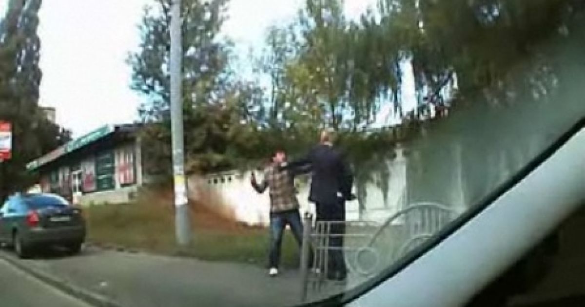 У Києві хлопець побив водія за неправильну їзду