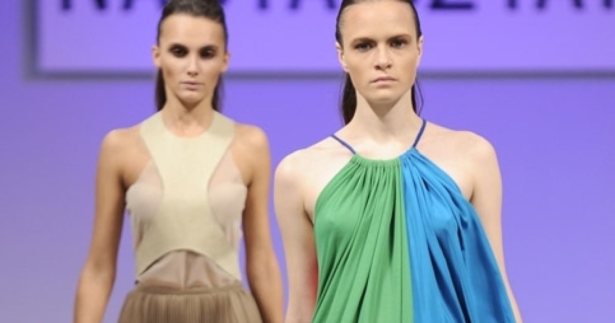 Дзяк вивела на подіум оголену модел / © fashionweek.com.ua