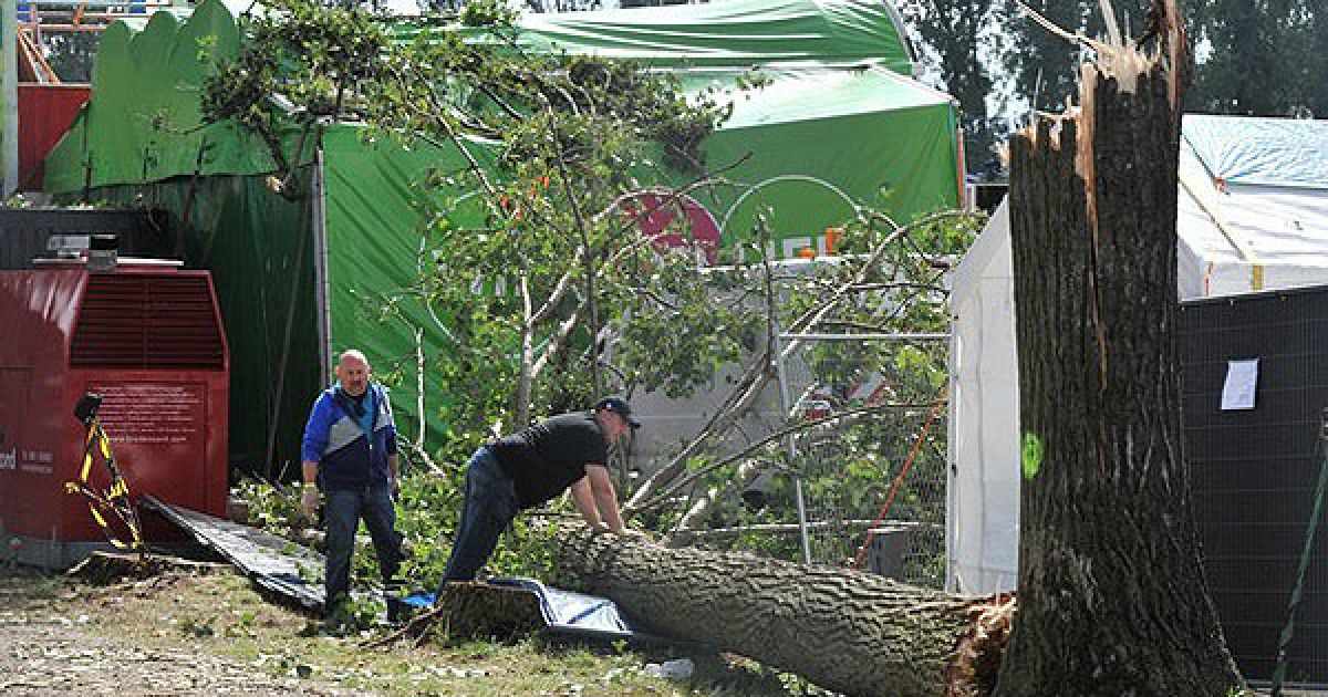 Через потужний ураган, який пронісся над музичним фестивалем Pukkelpop в Бельгії, п&rsquo;ятеро людей загинули, близько 40 отримали поранення.