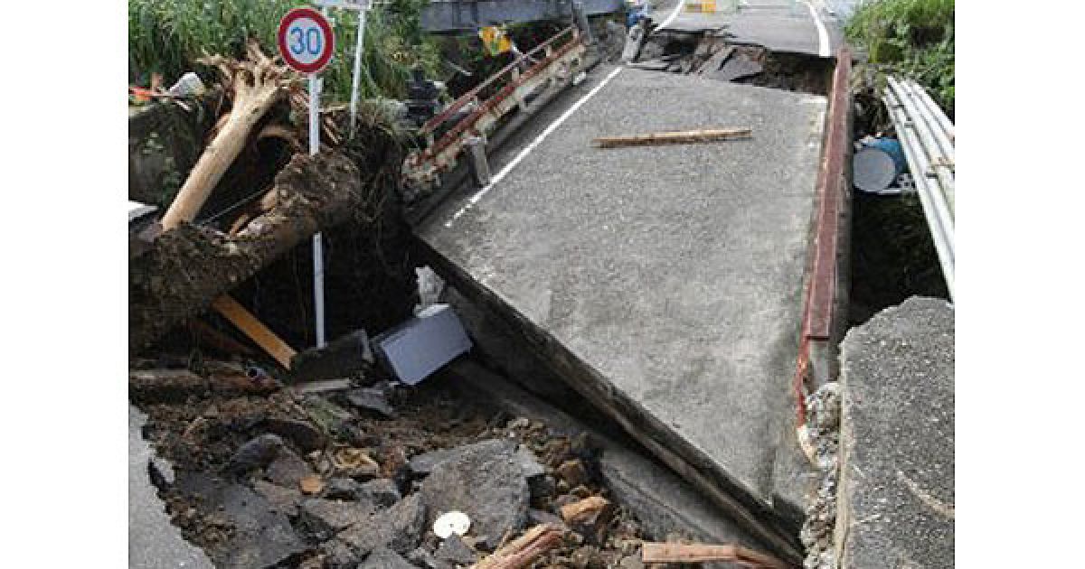 Тайфун "Талас" обрушився на південь Японії, десятки людей загинули і зникли безвісти / © AFP