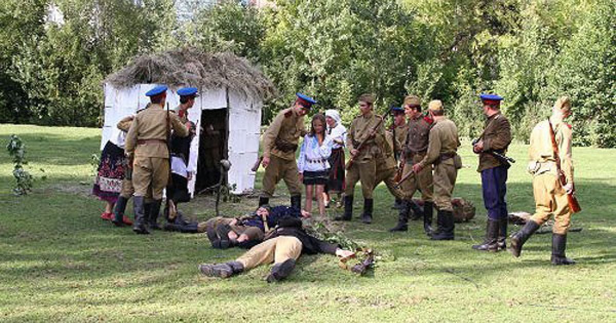 В Луцьку відбувся V фестиваль українського духу "Бандерштат-2011", в якому взяла участь патріотично налаштована молодь з усієї України. / © УНІАН
