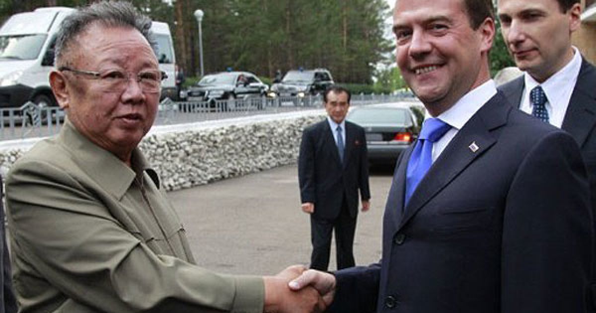 Глава КНДР Кім Чен Ір на бронепоїзді відвідав Росію та зустрівся з президентом РФ Дмитром Мєдвєдєвим. / © AFP