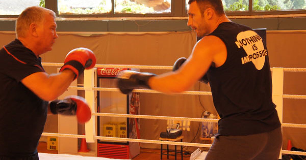Чемпіон світу у надважкій вазі за версією WBC Віталій Кличко почав фінальну стадію підготовки до бою з Томашем Адамеком. / © Klitschko / Facebook