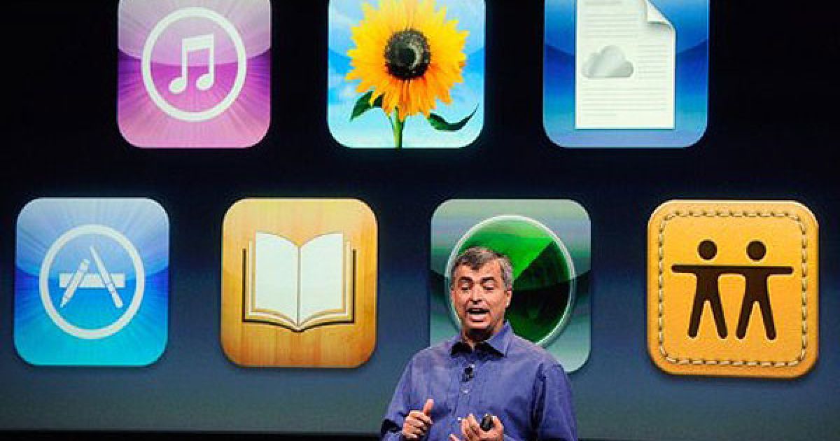 Компанія Apple на прес-конференції в Купертіно представила новий смартфон iPhone 4S / © AFP